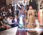 Actress Reema Khan Shoes Heel Broken During Ramp Walk Pkg By Mukarram Kaleem City42