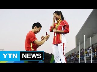 중국 다이빙 선수, 올림픽 시상식에서 '깜짝 청혼' / YTN (Yes! Top News)