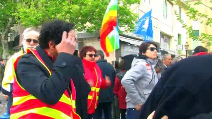 Interviews de manifestants venus défiler pour la fête du travail.