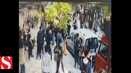 Liseli öğrenciler sopalarla birbirlerine girdiler