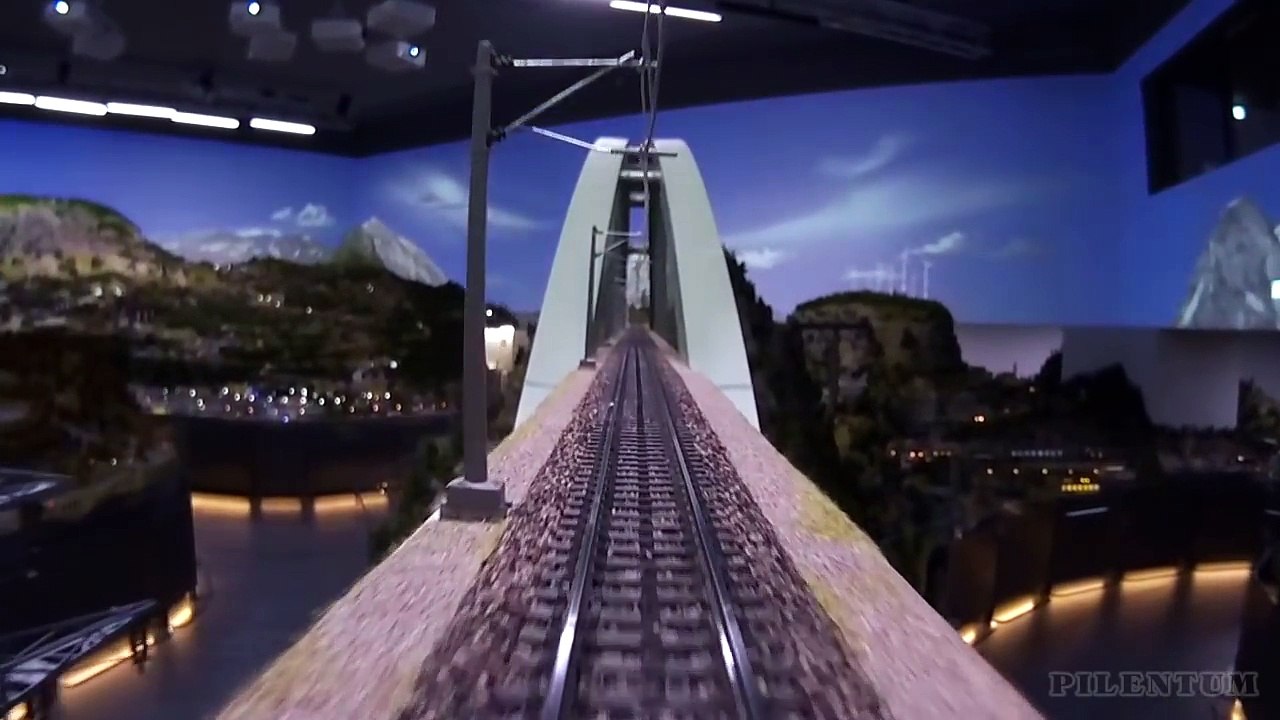 Çok büyük model demiryolu ve model trenler Porsche tarafından eylem