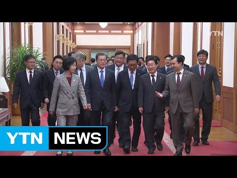 문재인 대통령, 민주당 지도부와 靑 만찬 회동 / YTN