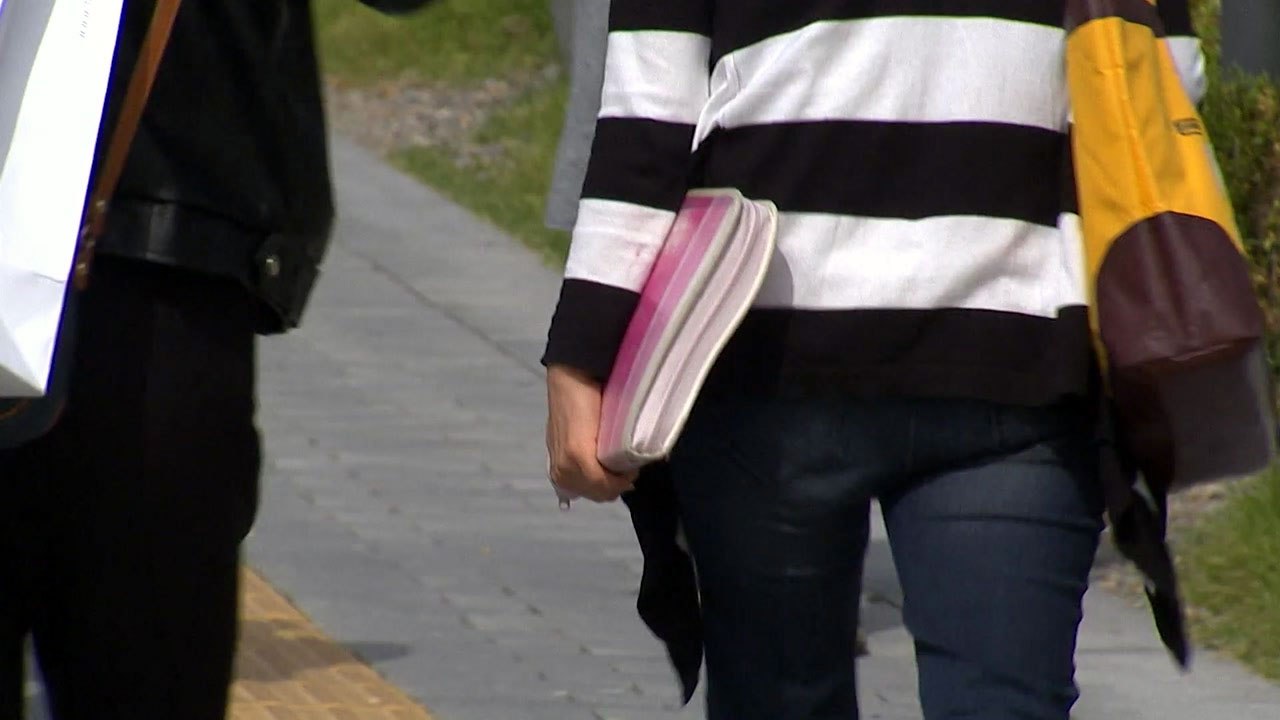 장밋빛 경제 전망에도 청년 고용 먹구름 / YTN