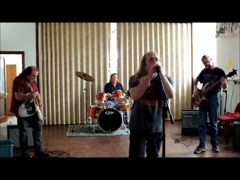 Pire groupe de musique jamais vu... Pour une fois le métal est drôle !