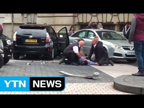 런던에서 인도로 차량 돌진...11명 부상 / YTN