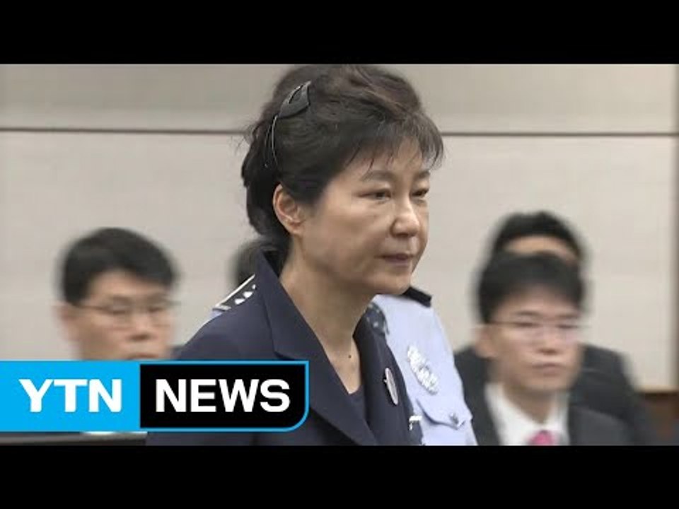 박근혜 前 대통령, 첫 법정 진술...변호인단 전원 사임 / YTN