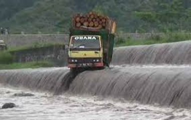 Stupid Driver-TOP 20 Terrible Car Driving In Flood