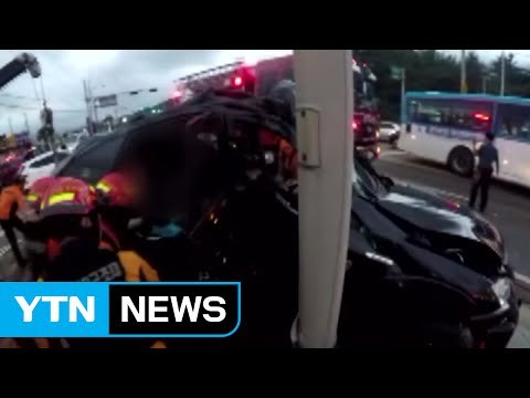 아들 軍 데려다주다가 교통사고...4명 부상 / YTN (Yes! Top News)