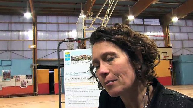 Béatrice Aliphat au micro d'Ulrich Téchené