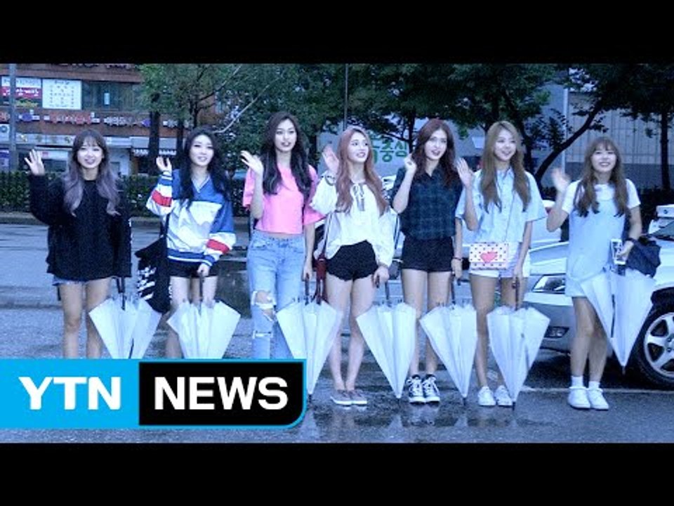 [★영상] 아이오아이, 내리던 비도 그치게 만든 미모 (뮤직뱅크 출근길) / YTN...