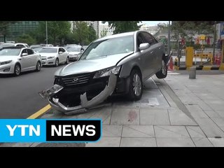 승용차가 차량 6대 잇따라 '쾅'...2명 부상 / YTN (Yes! Top News)