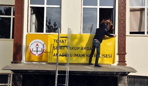 Tokat'ta, okula verilen Mustafa Sabri Efendi ismi değiştiriştirildi