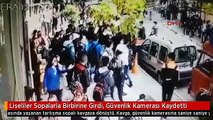 Liseliler Sopalarla Birbirine Girdi, Güvenlik Kamerası Kaydetti