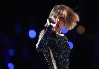 Taylor Swift sells 1 million albums in four days