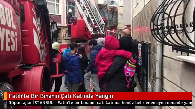 Fatih'te Bir Binanın Çatı Katında Yangın