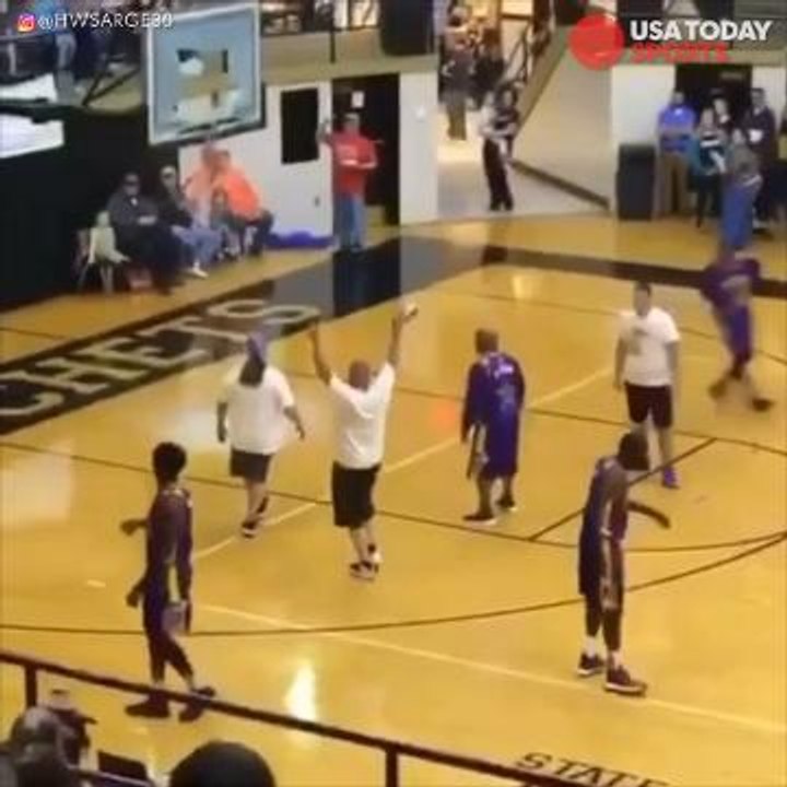 Harlem Wizards break backboard with a dunk