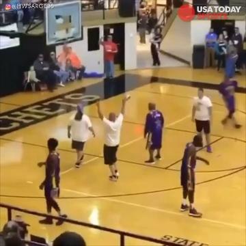 Harlem Wizards break backboard with a dunk