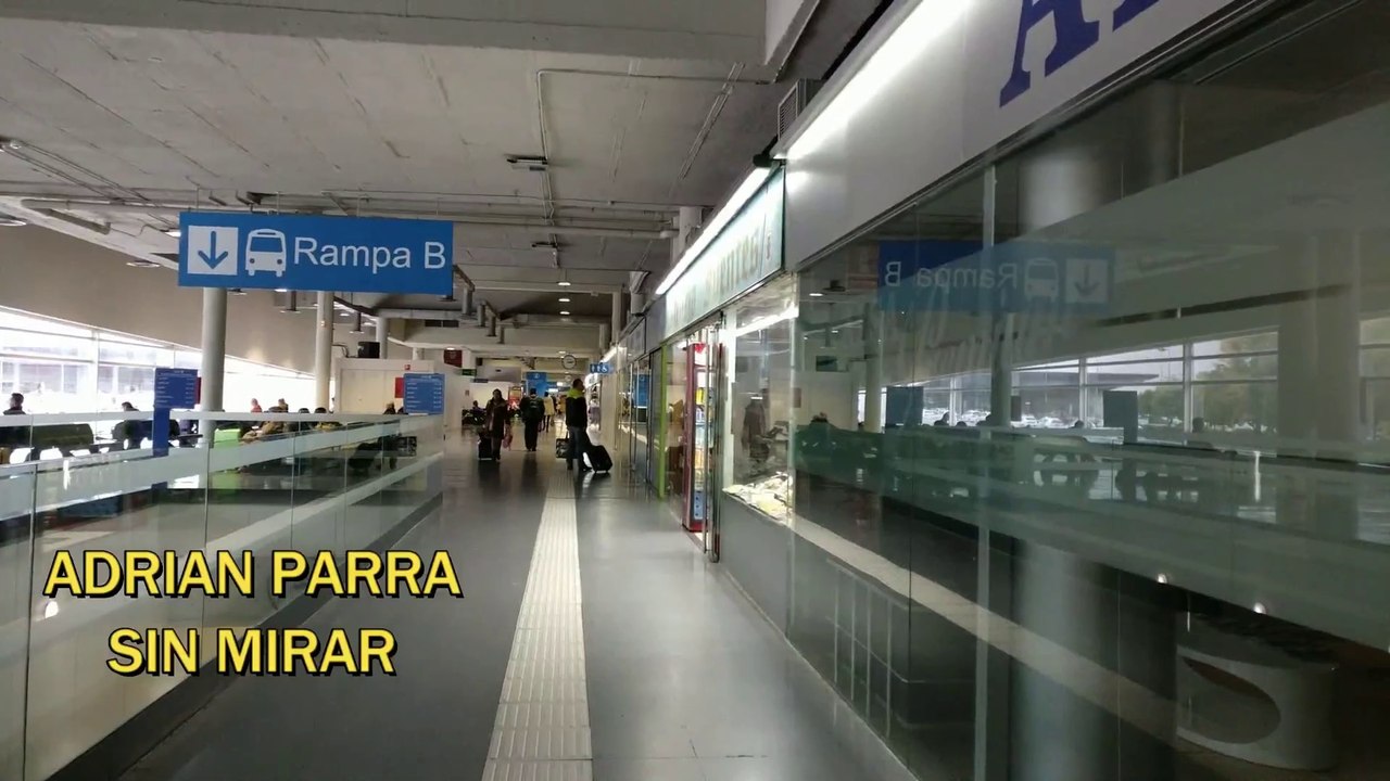 Sin mirar  Adrián Parra