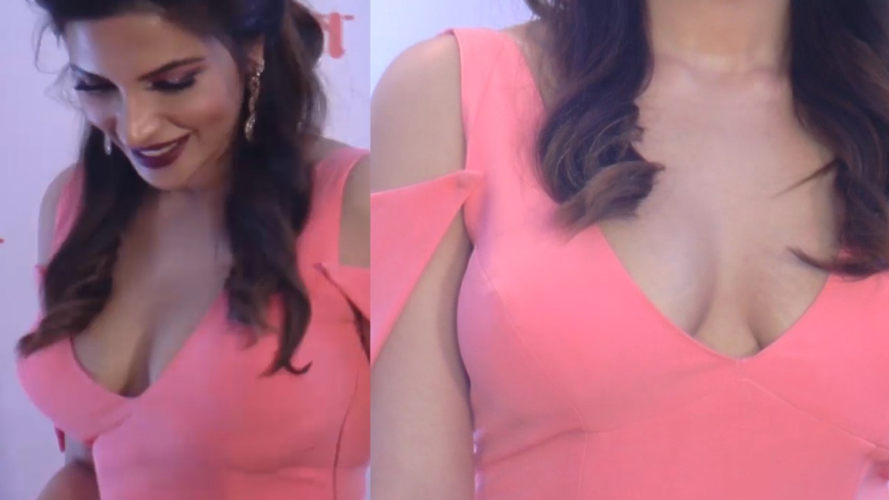 FULL ENTERTAINMENT  OF BOLLYWOOD ACTRESS