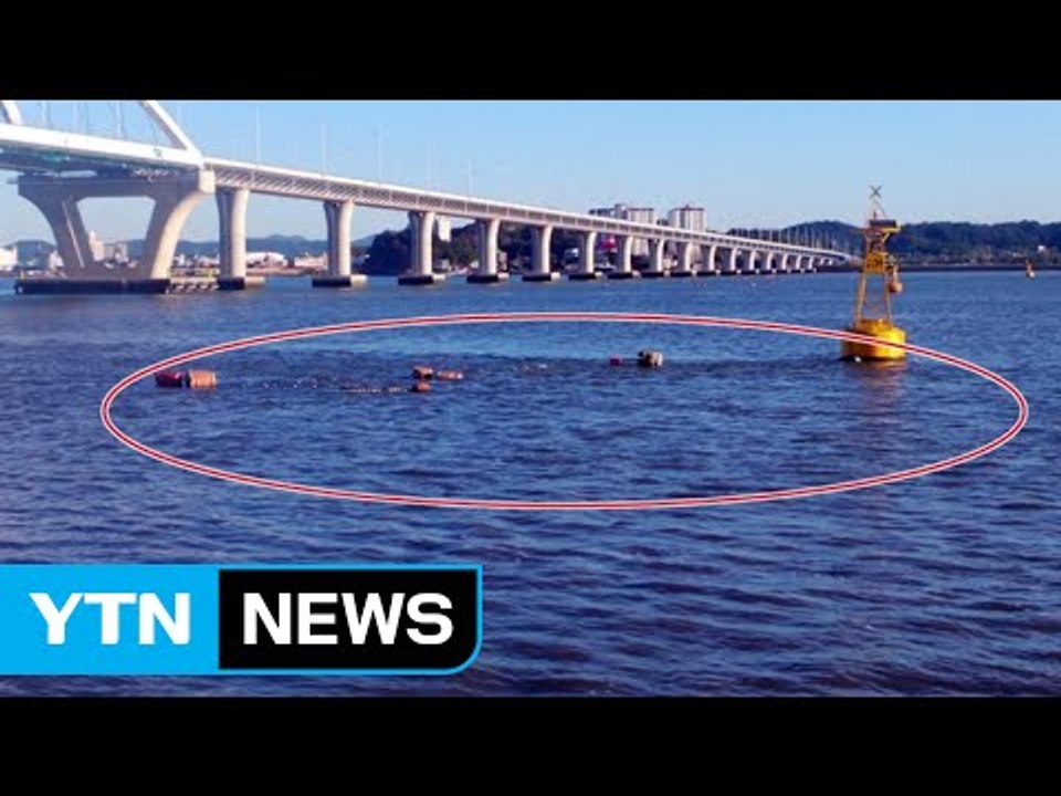 군산 내항서 바지선 침몰...인근 해역 운항 주의 / YTN (Yes! Top News)