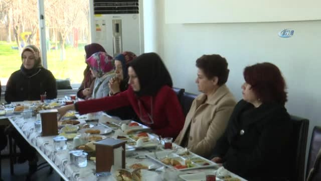 Turan'dan Bildiri Dağıtan Sanatçılara Sert Tepki