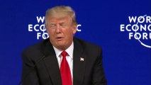 Donald Trump hué après avoir vilipendé la presse à Davos