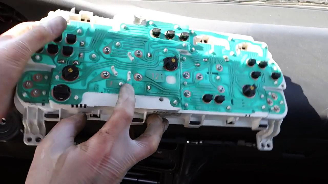 How to replace dashboard Toyota Corolla years 1995 to 2005 video