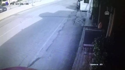 Oyuncu Erkan Petekkaya'nın Restoranına Dün Araç Girdi, Sabah İse Yangın Çıktı