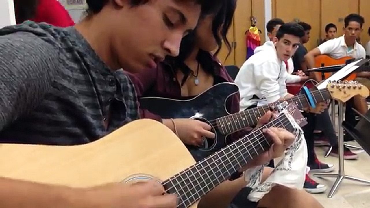 KID SINGS AMAZING!!!!