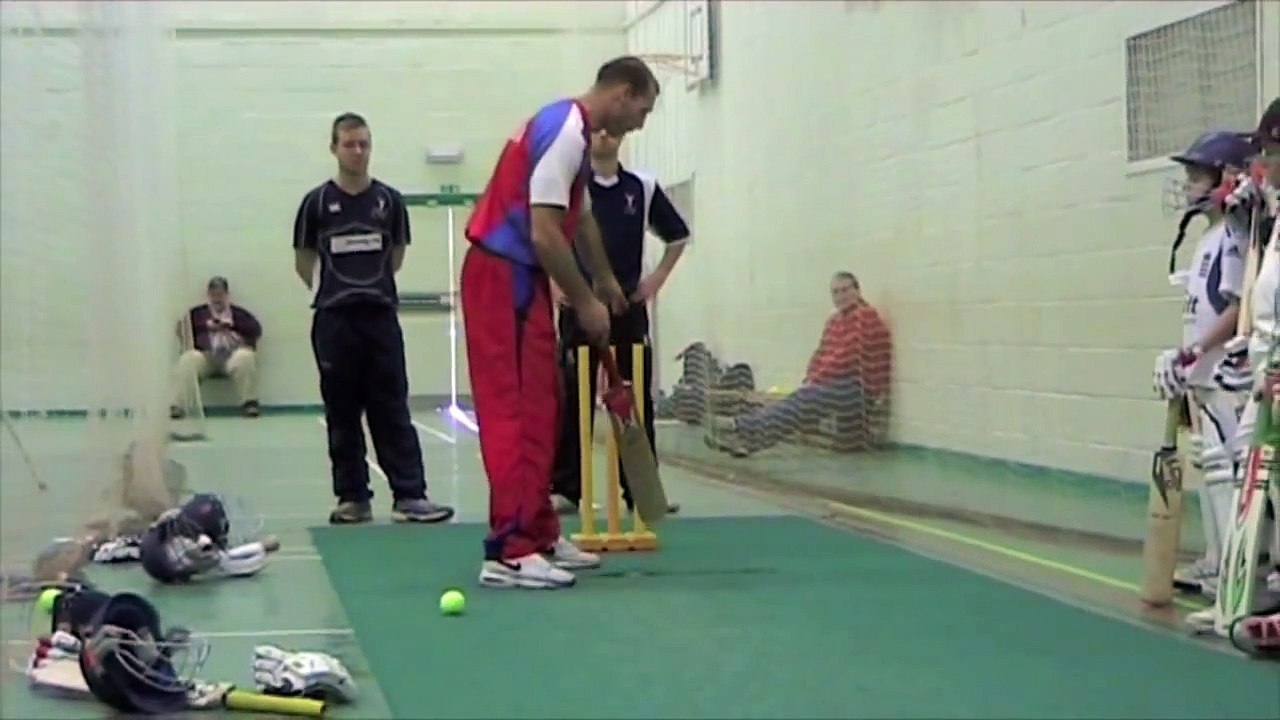 Playing off the back foot - A Complete Cricket Batting Masterclass with David Hemp