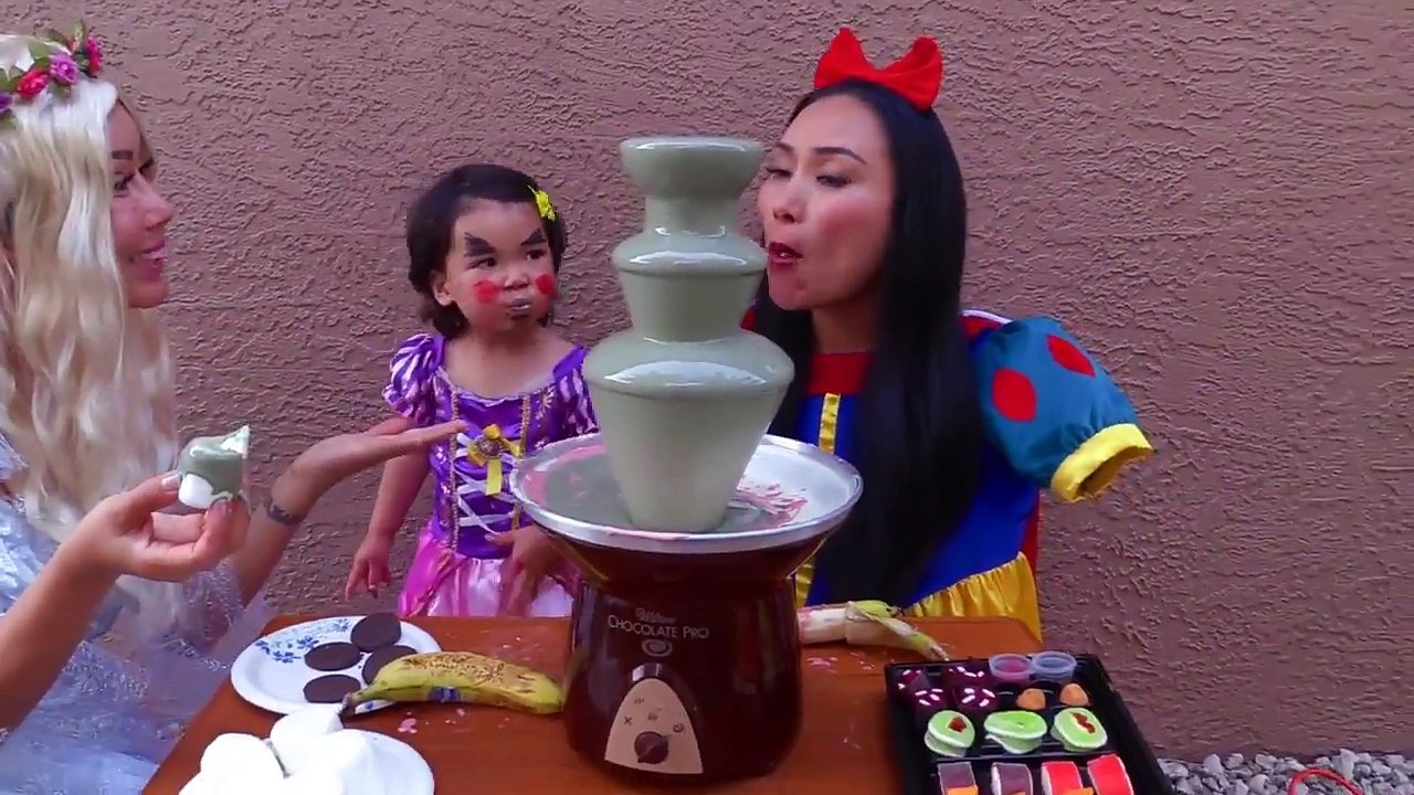 ماجيك نافورة الشوكولاته مقابل رابونزيل الطفل، المجمدة إلسا، الثلج الأبيض ث / مالفيسنتنول