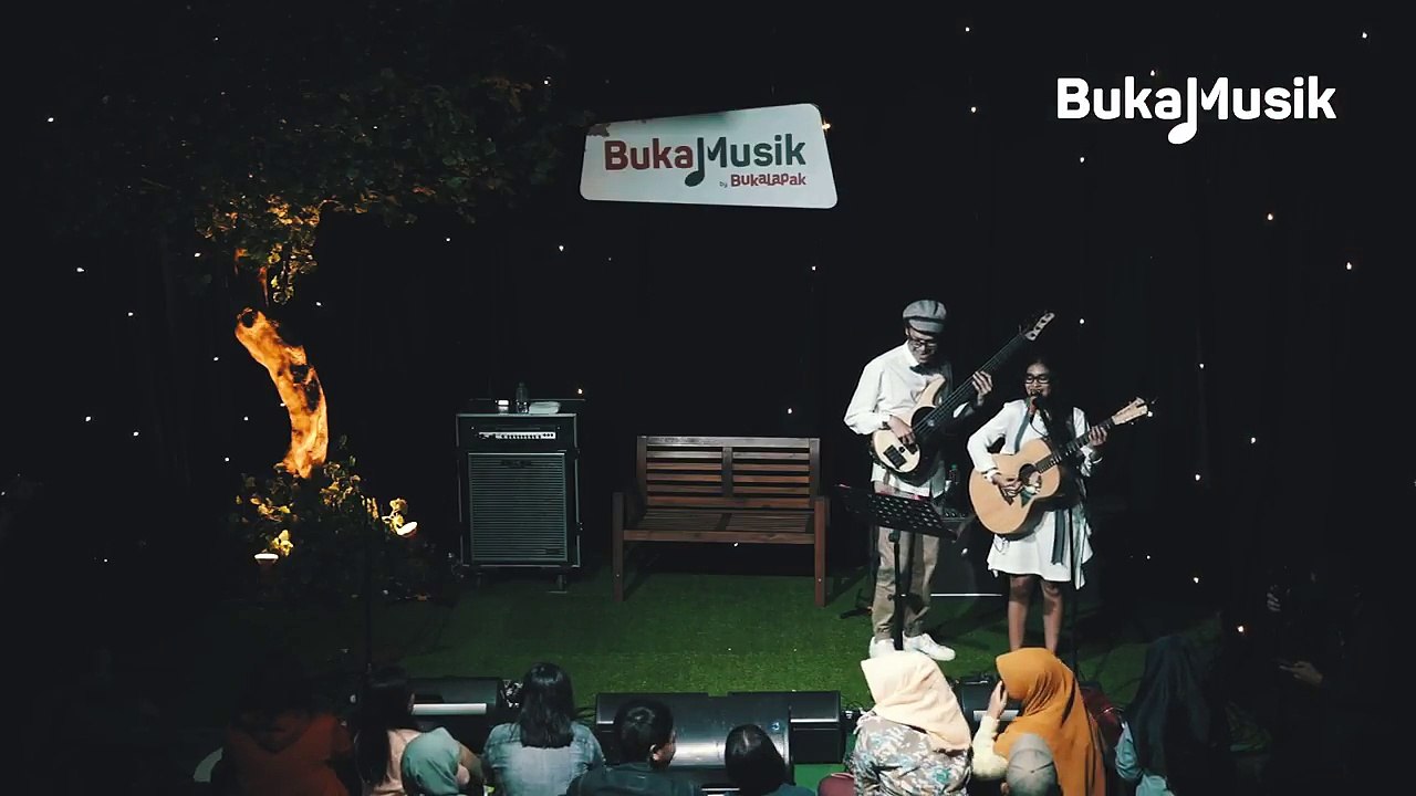 BukaMusik  Endah N Rhesa Melagukan Pesan Cinta dari Penonton