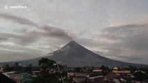 Spectacular timelapse shows Mayon Volcano erupting in the Philippines