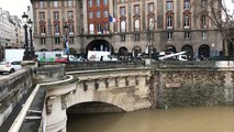 Crue de la Seine vue du Pont Neuf