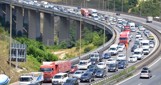 Hadımköy Gişelerde Kaza: TEM Otoyolu Edirne İstikameti 1 saat Trafiğe Kapandı