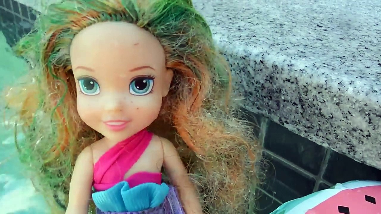 Anna and Elsa Toddlers Swimming Pool Are Mermaids #2 Octopus Ariel Frozen Dory Barbie Toys In Action