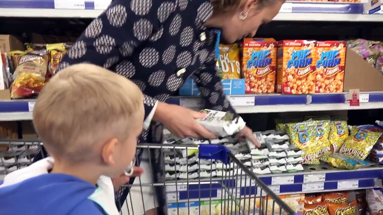 Bad baby Вредные Детки  Плохие Малыши Кидаются Едой !!!