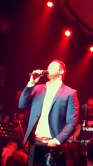 Ο ΧΡΗΣΤΟΣ ΧΟΛΙΔΗΣ ΛΥΓΙΖΕΙ ΣΤΗΝ ΠΙΣΤΑ ΤΡΑΓΟΥΔΩΝΤΑΣ ΠΑΝΤΕΛΙΔΗ ΛΙΩΜΑ ΣΕ ΓΚΡΕΜΟ HD