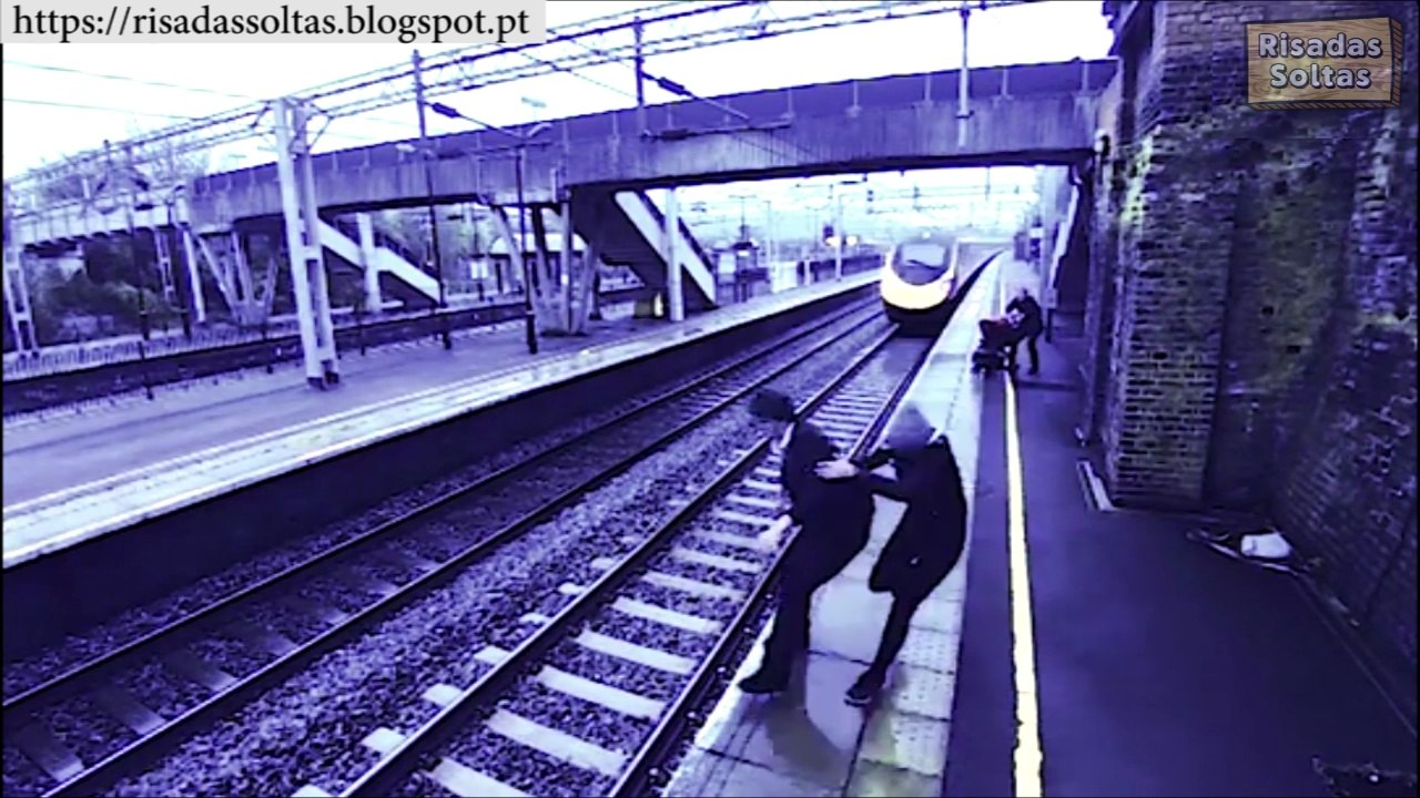 Mulher corajosa impede tragédia na linha de comboio