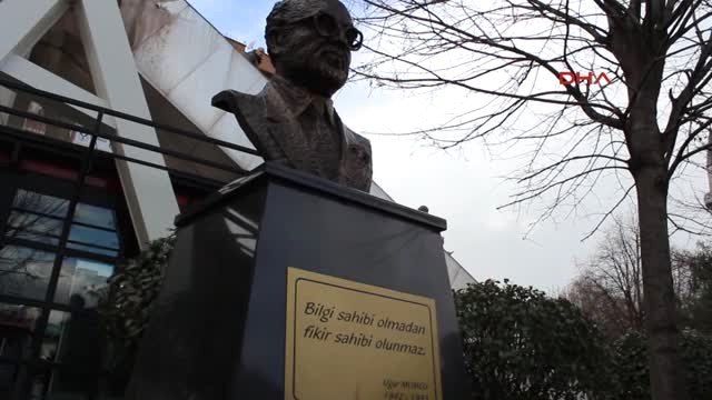 Kocaeli Uğur Mumcu Ölümünün 25'inci Yılında İzmit'te Adını Taşıyan Uğur Mumcu Parkı'nda Törenle...