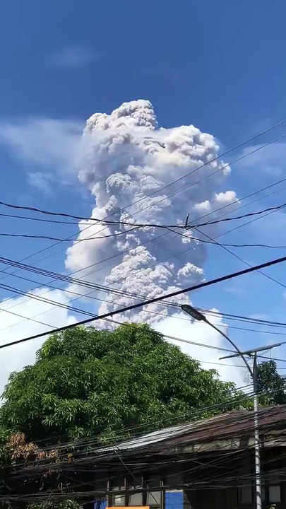 Time-lapse of Mayon Volcano explosion