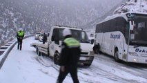 Konya-Antalya Yolunda Kar Nedeniyle Ulaşım Güçlükle Sağlanıyor