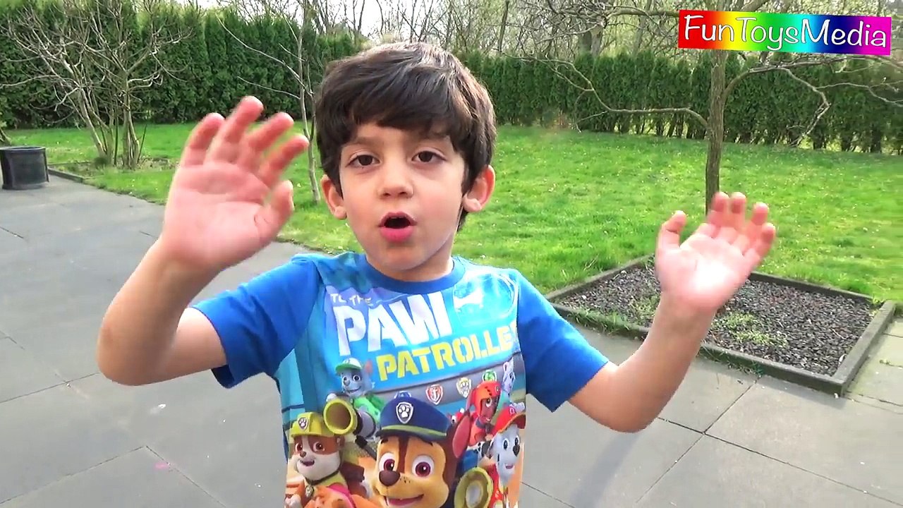 Fun Kids Play Activity Throwing Tin Cans Challenge - Learn Numbers for Children, Toddlers and Babies