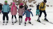 Öğrencilerin sömestir tatilinde kayak keyfi - ERZİNCAN