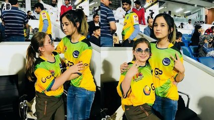 Download Video: Shahid Afridi Wife _ Zareen Khan With Shahid Afridi's Daughters _ T10 League