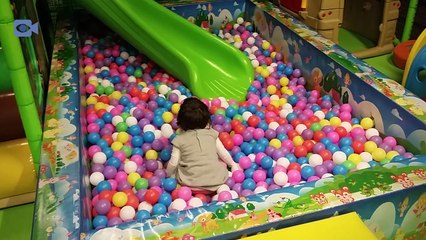 Hide and seek in the plastic bubbles