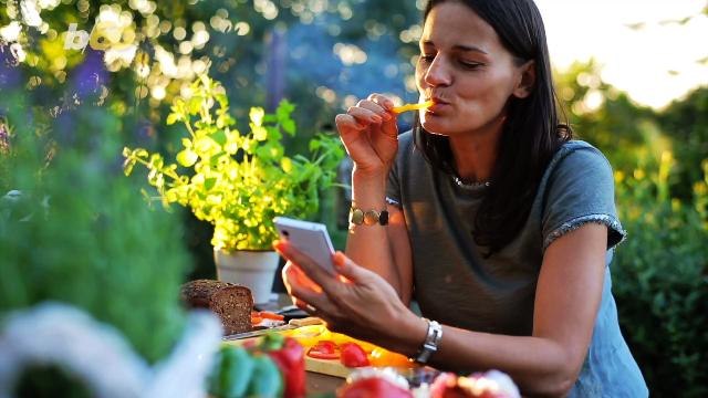 A Third of Americans Can't Get Through a Meal Without Their Phones