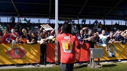 Hunt waves Chiefs flag for fans at Pro Bowl practice as Hill records on camera
