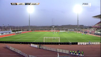 الحكم الإنجليزي مارك كلاتنبيرغ يوقف مباراة الفيحاء والفتح احتراماً لأذان صلاة المغرب