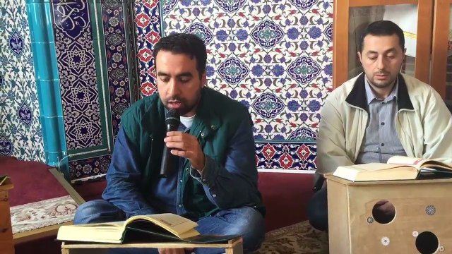 Taastrup Yunus Emre Camii, Danimarka. Ramazan Mukabelesi (2016). Okuyan Hafiz Metin Demirtas. Talak (10-12) ve Tahrim (1-7) sureleri. Mukabele dinle. Mukabele takip et. Mukabele izle. Mukabele görüntülü. Ramazan mukabelesi nedir. Ramazan mukabelesi dinle